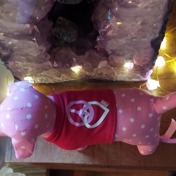 Free w/ the purchase of 2 or more items - Picture 2 of 5